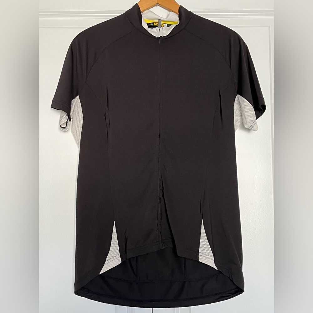 Mavic Short-Sleeve Cycling Jersey. Size XL but fits like a L.  Full front zip